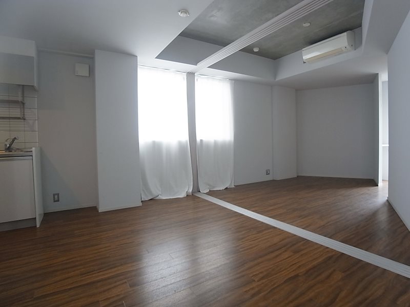 居室・リビング　室内