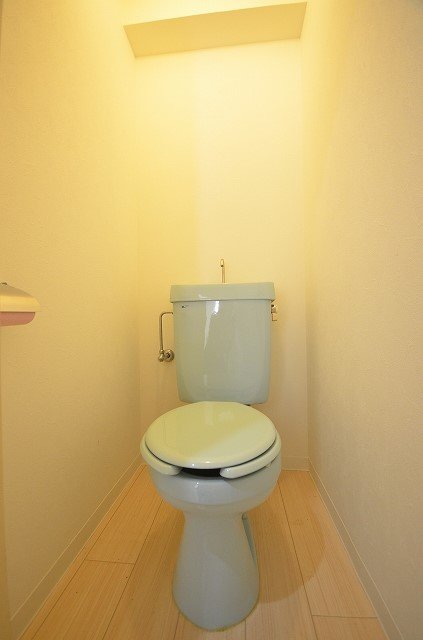 トイレ　別号室の写真です