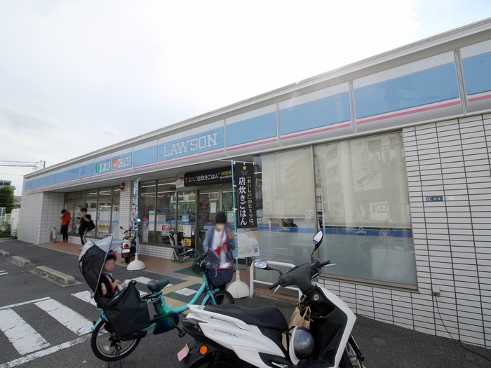 コンビニ　ローソン池田鉢塚二丁目店（コンビニ）まで518m