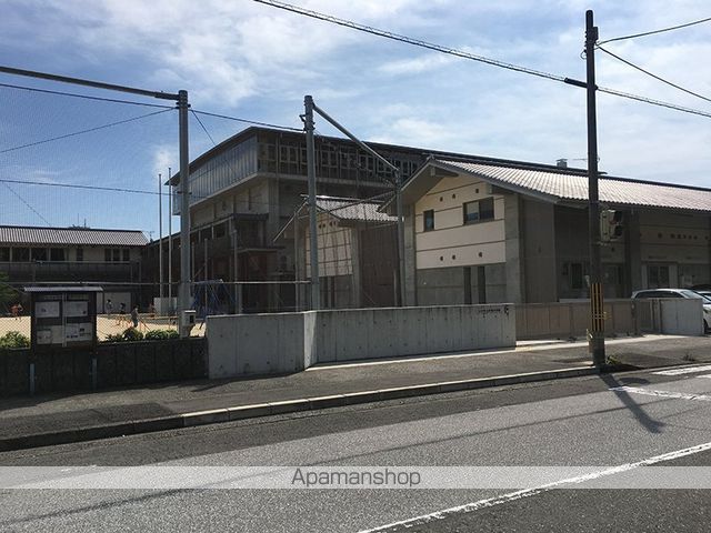 小学校　伊野小学校（小学校）まで739m