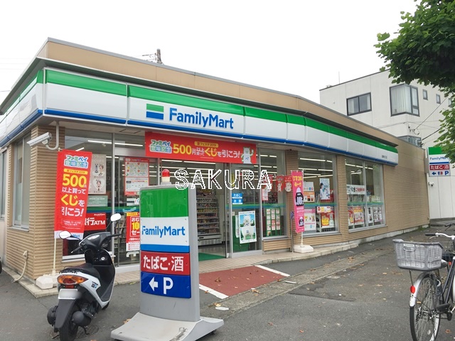 コンビニ　ファミリーマート 川崎中丸子店（コンビニ）まで60m
