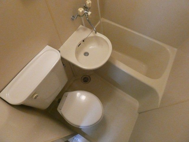 バス・シャワールーム　バスルームです。