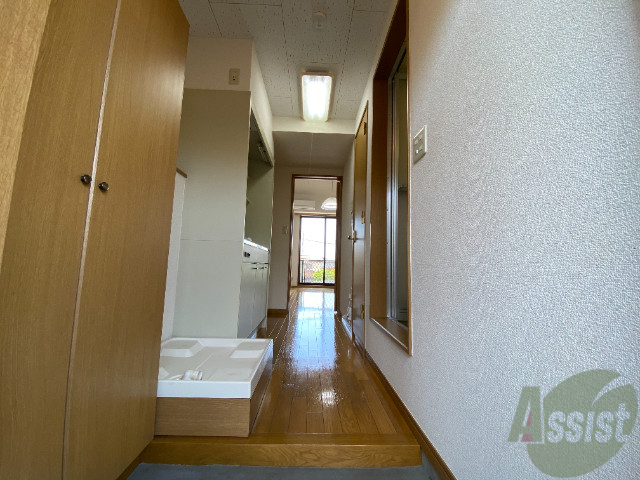 玄関　玄関の外から部屋の中を撮影してみましたー。