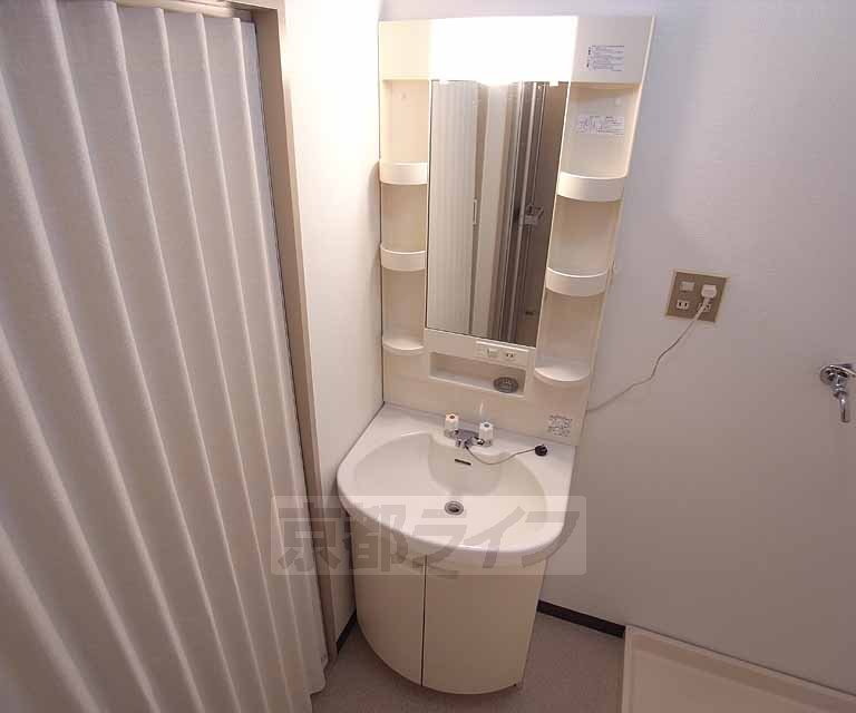 洗面設備　独立洗面台です。