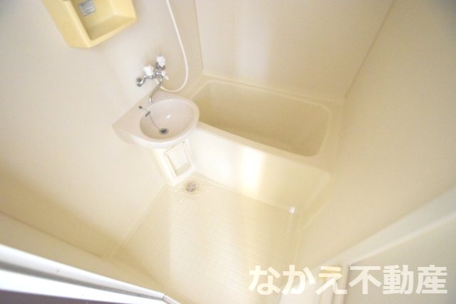 バス・シャワールーム　コンパクトで使いやすいお風呂です