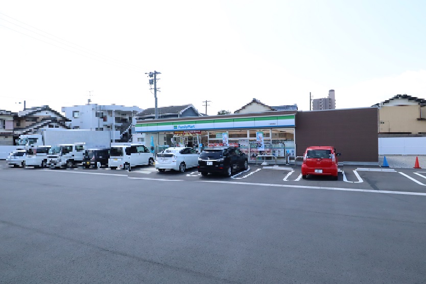 コンビニ　ファミリーマート 一宮馬寄店（コンビニ）まで821m