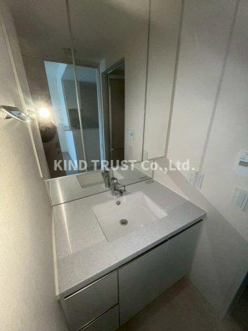 洗面設備　スペースが確保できる洗面所です