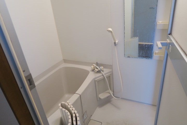 バス・シャワールーム　お風呂で日々の疲れを落としましょう