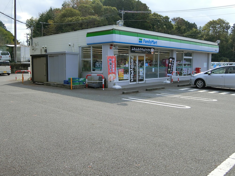 コンビニ　ファミリーマート 裾野岩波店（コンビニ）まで592m