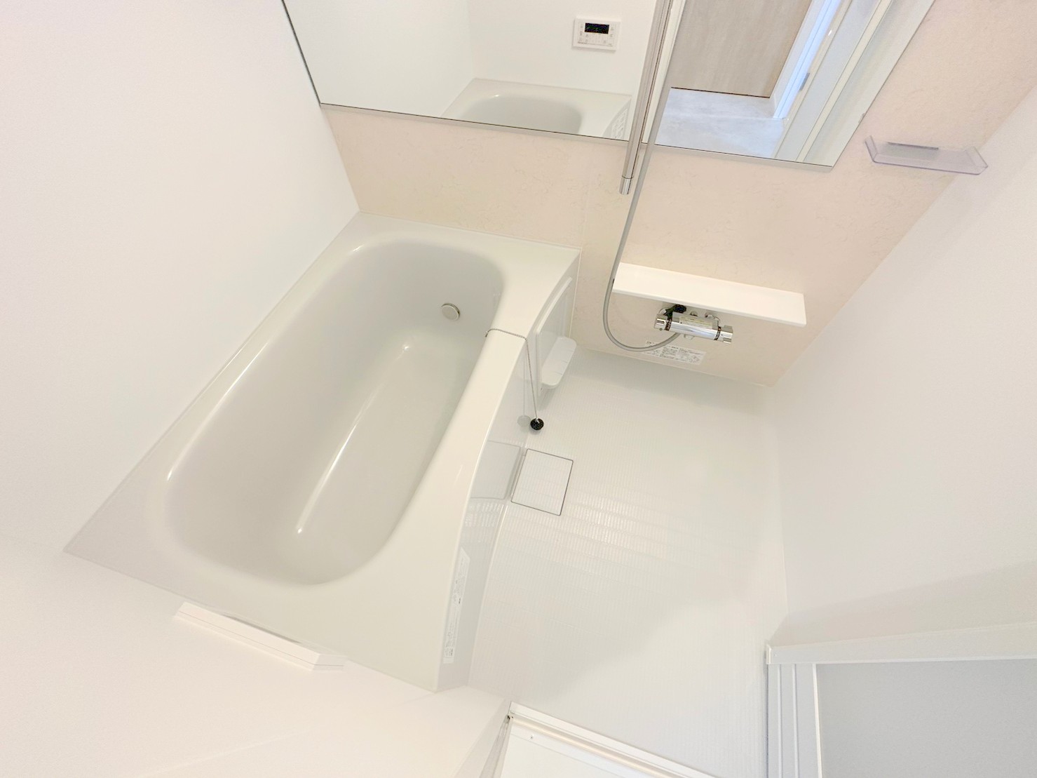 バス・シャワールーム　広めのお風呂は一日の疲れを癒してくれます。