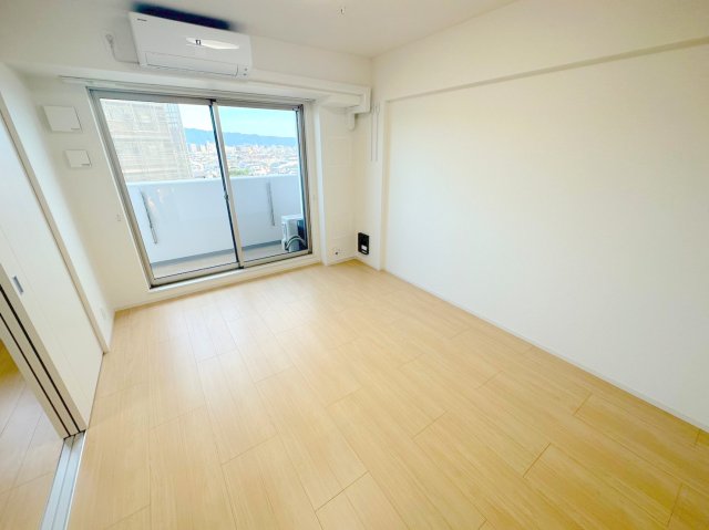 居室・リビング　明るく広々としたリビングです。