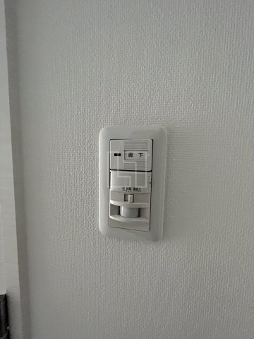 その他　サムティ難波VIVO　人感センサーライト