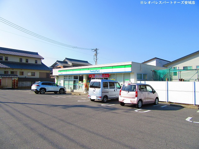 コンビニ　ファミリーマート幸田菱池店（コンビニ）まで306m