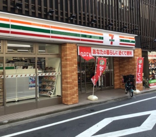 コンビニ　セブンイレブン調布駅東口店（コンビニ）まで146m