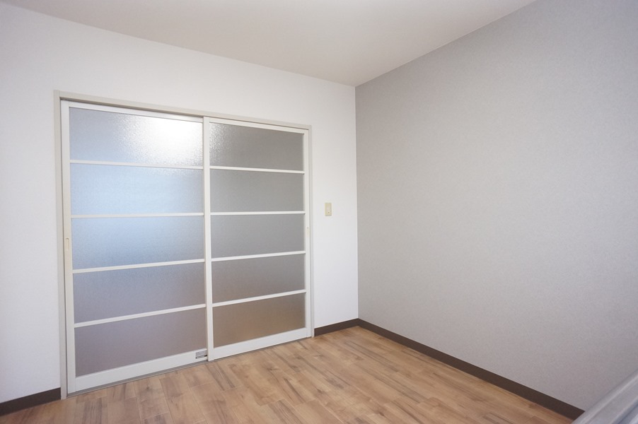 コンビニ　セブンイレブン横浜栄上郷町店（コンビニ）まで611m