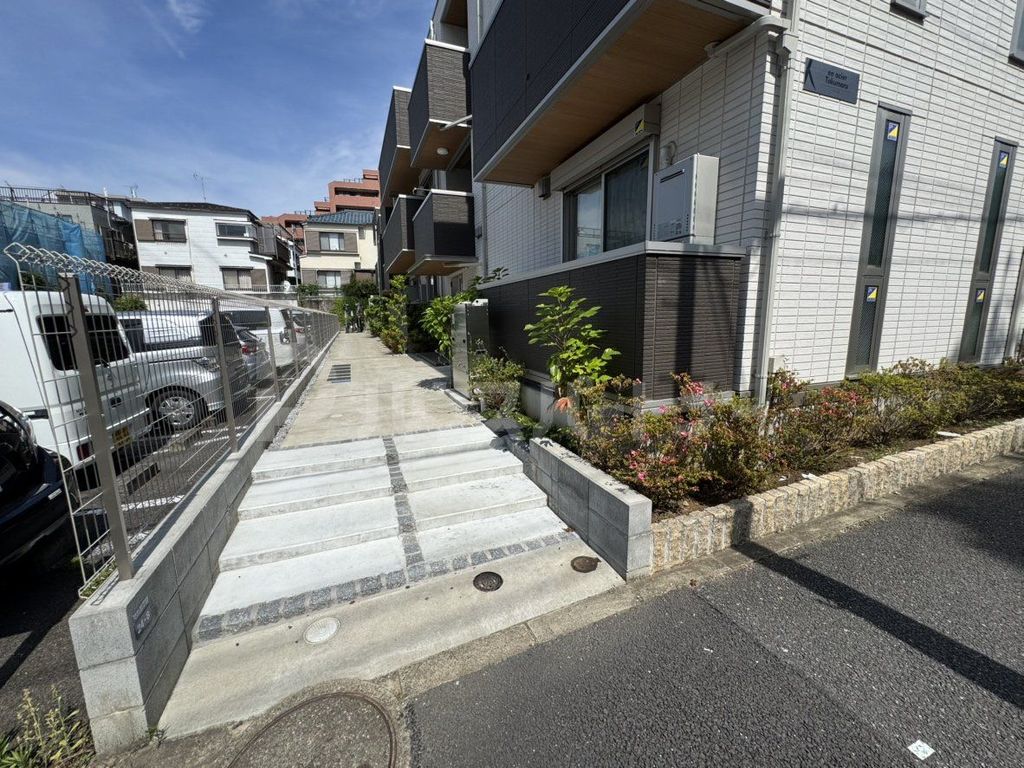 エントランス　駐車場