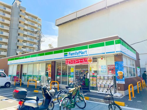 コンビニ　ファミリーマート 玉出西店（コンビニ）まで162m