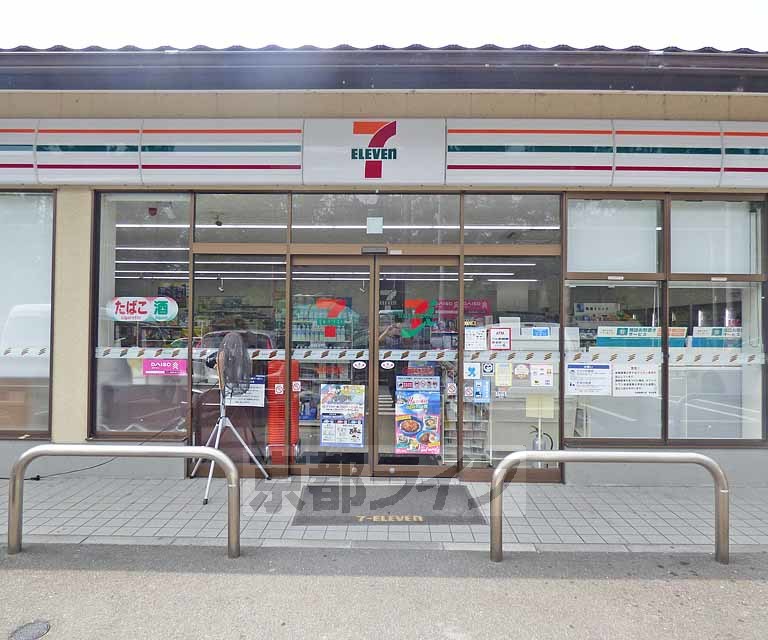 コンビニ　セブンイレブン京都産業大学前店（コンビニ）まで499m
