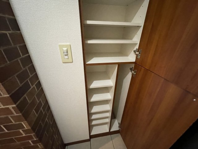 収納　イメージとして同建物他部屋を表示しています