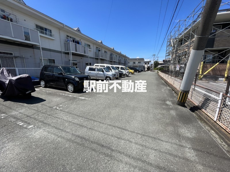 駐車場　ゴミ置き場