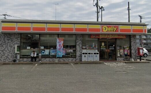 コンビニ　デイリーヤマザキ飯塚伊岐須店（コンビニ）まで320m