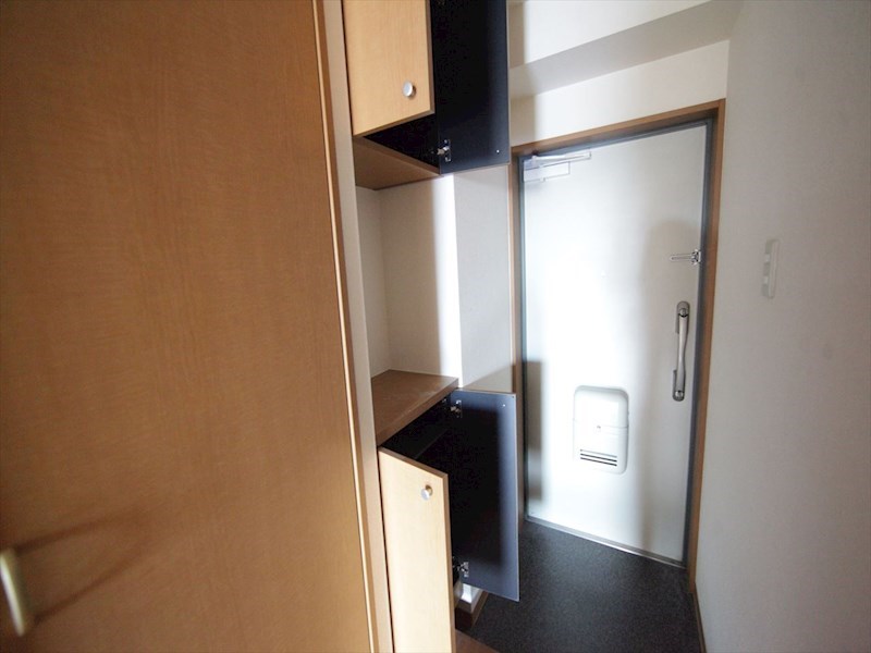 玄関　玄関　シューズボックス付（収納充実してます）