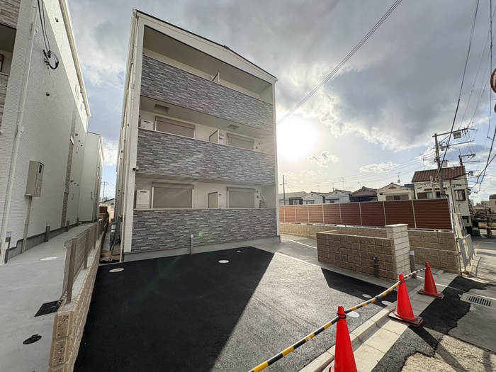 建物外観　建築中