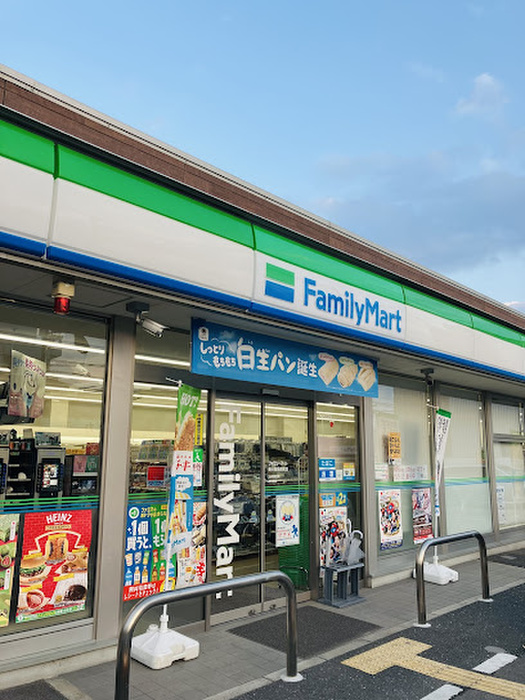 コンビニ　ファミリーマート 東大阪箱殿町店（コンビニ）まで750m