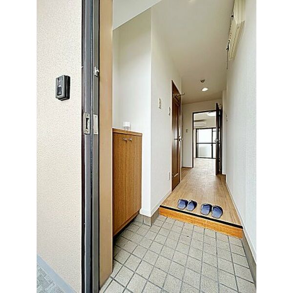 玄関　※別号室の参考写真です