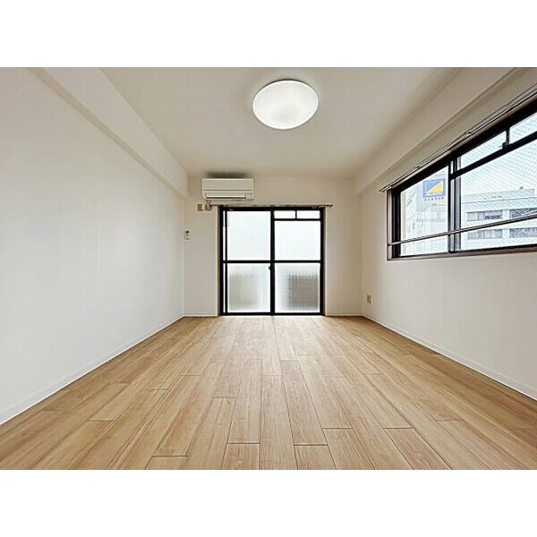 居室・リビング　※別号室の参考写真です