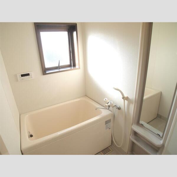 バス・シャワールーム　窓付きお風呂場でお掃除の手間がはぶけちゃう