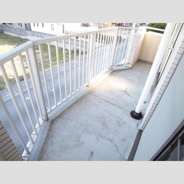 バルコニー　日当たりがいいバルコニーで洗濯物を快適に！！