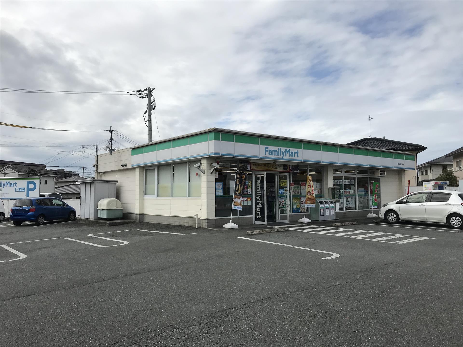コンビニ　ファミリーマート長嶺南四丁目店（コンビニ）まで245m