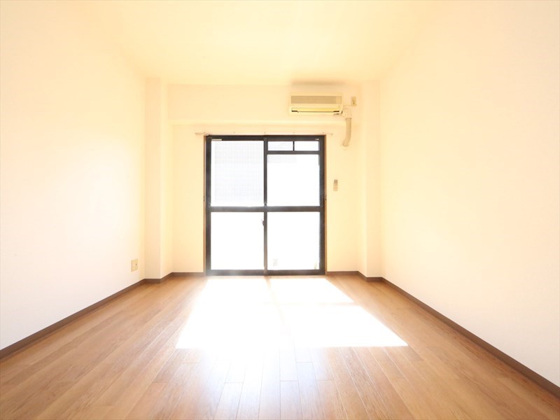 その他　洋室8帖　エアコン付　クローゼット付　バルコニー