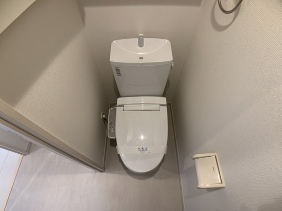 トイレ　他室参考写真　温水洗浄便座