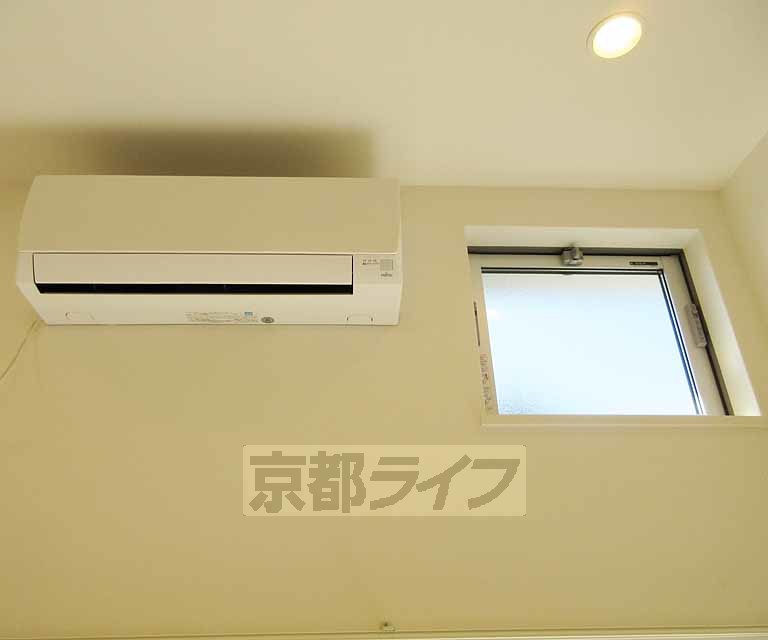 その他設備　クーラー付き