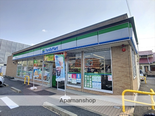 コンビニ　ファミリーマート（コンビニ）まで296m