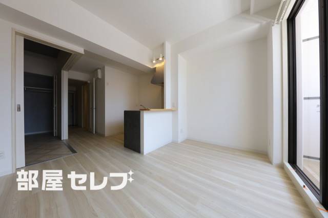 居室・リビング　１００２号室写真