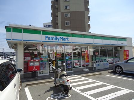 コンビニ　ファミリーマート 久留米東合川4丁目店（コンビニ）まで390m