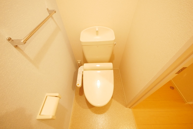 トイレ　★温水洗浄便座機能付きのトイレです★