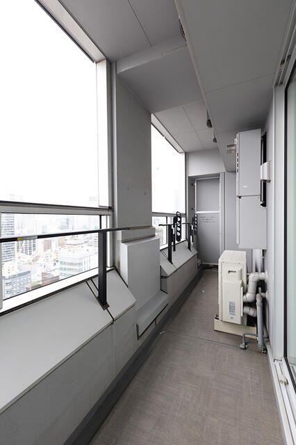 バルコニー　暖かな日差しのふりそそぐバルコニー