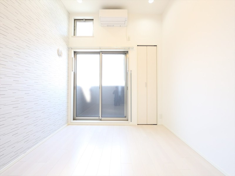 バルコニー　洋室6.4帖　ロフト6.4帖（収納にも寝室にも使えます）