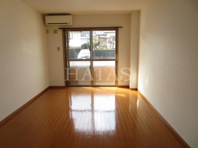 居室・リビング　同物件別部屋です。