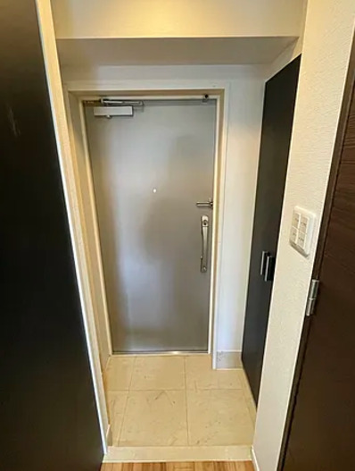 玄関　※別部屋の参考写真です。