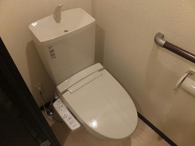 トイレ　ウォシュレット付きのトイレ