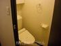 トイレ　嬉しいウォシュレット付のトイレです。