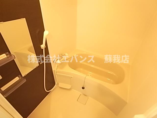 バス・シャワールーム　ゆったり過ごせるお風呂です