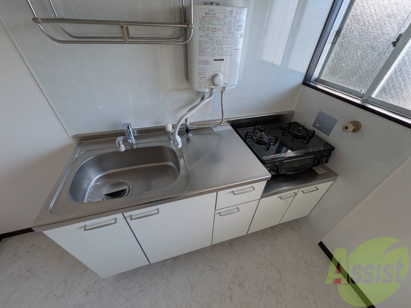 キッチン　キッチンは料理スペースも充実で料理も楽しくなりますね。