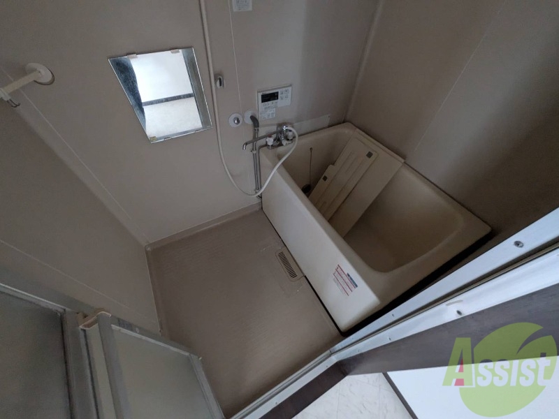 バス・シャワールーム　お風呂は追い炊きも付いておりゆっくり入りたくなりますね。