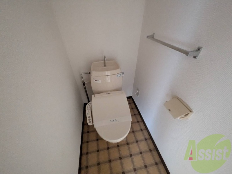 トイレ　お手洗いは温水洗浄付き。これは個人的に外せません。